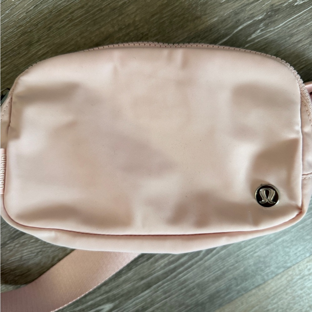 Lululemon Athletica Soft Pink Everywhere Belt Bag
